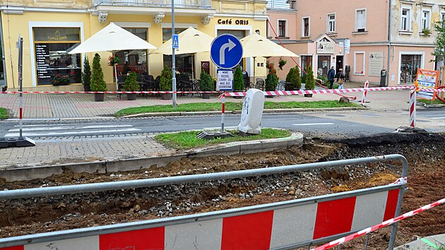 st Hlavn tdy v Marinskch Lznch je v souasnosti rozkopan a jej oprava znan komplikuje dopravu ve mst. (1. jna 2024)