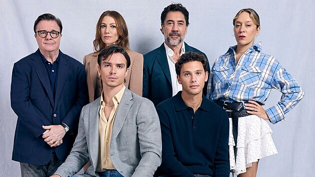 Zleva: Nathan Lane, Ari Graynorov�, Javier Bardem, Chlo� Sevigny, Nicholas Chavez a Cooper Koch (26. z��� 2024)