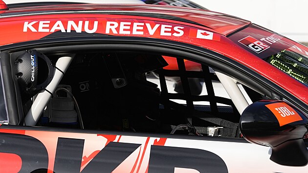 Herec Keanu Reeves debutoval v automobilov�m z�vodu Toyota GR Cup na slavn�m okruhu v Indianapolis. (5. ��jna 2024)