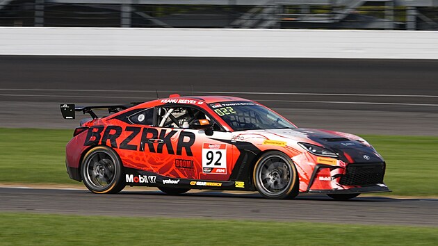 Herec Keanu Reeves debutoval v automobilov�m z�vodu Toyota GR Cup na slavn�m okruhu v Indianapolis. (5. ��jna 2024)
