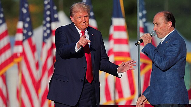 Trump se znovu vrtil do msta Butler v Pensylvnii, kde v ervenci peil pokus o atentt. (5. jna 2024)