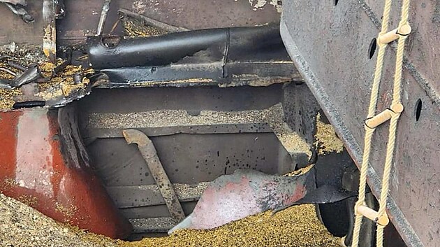 Rusko za�to�ilo na p��stavn� infrastrukturu ukrajinsk� Od�sy balistickou st�elou a zas�hlo civiln� lo�. Moskva se podle spr�vy oblasti sna�� naru�it obiln� koridor. (7. ��jna 2024)