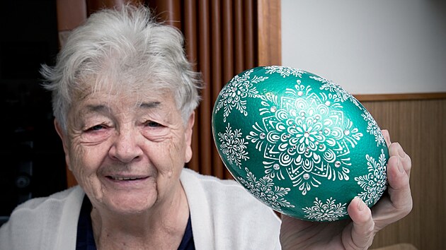 Plzeanka Marie Kuerov si v dchodu nala zlibu v malovn kraslic. (2. jna 2024)
