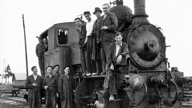 Parn� lokomotiva 310.9 M�stn� dr�hy Stud�nka � �tramberk ve stanici Stud�nka, Vyfoceno v obodib�1949�1950, tedy je�t� p�ed zest�tn�n�m.