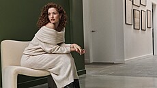 Sháníte �aty, které vám pomohou s proporcemi postavy? Vsa�te na decentní...