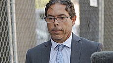 Léka� Mark Chavez, jeden z obvin�ných v kauze smrti herce Matthewa Perryho. (2....