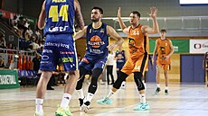 Luká Fetr (44) z GBA Jindichv Hradec v zápase s ústeckou Slunetou.