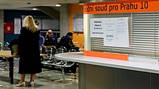 Za�ala stávka zam�stnanc� soud�, kterou kv�li nízkým plat�m vyhlásil Odborový...