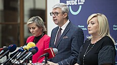 Tisková konference hnutí ANO, zleva Jana Mra�ková Vildumetzová, Karel Havlí�ek...