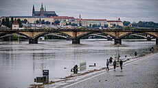 Bez lodí. I Novom�stská náplavka na Ra�ínov� náb�e�í byla b�hem zá�ijové velké...