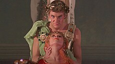 Helen Mirren a Malcolm McDowell ve filmu Caligula z roku 1979.