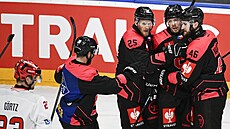 Spar�an�tí hokejisté se radují z trefy do sít� Bremerhavenu.