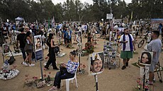 Lidé se úastní shromádní na míst hudebního festivalu Supernova v jiním...