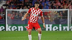 Reprezenta�ní stoper Ladislav Krej�í b�hem utkání Girony s Feyenoordem.