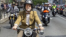 Prezident Petr Pavel b�hem Distiguished Gentlemens Ride v Praze