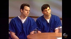 Erik a Lyle Menendezovi pi interview ve vzení v roce 1996