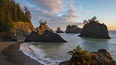 Dvanáct mil dlouhý úsek ve státním parku Samuel H. Boardman State Scenic...