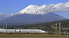 Dv japonské legendy - hora Fudi a projídjící inkanzen