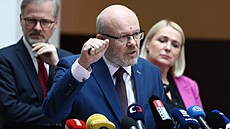 Tiskový briefing po jednání vlády. Na snímku hovo�í ministr zdravotnictví...