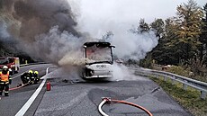 Na Jesenicku hasii pomáhali u hoícího autobusu, který peváel mladé...