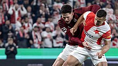 Situace p�ed bránou Slavie, po které uvid�l Martin Vitík �ervenou kartu.