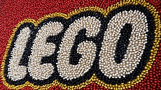 Logo spolenosti Lego v sídle firmy v dánském Billundu (25. dubna 2024)