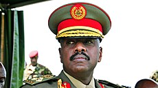 Velitel ugandských sil a syn ugandského prezidenta Yoweria Museveniho Muhoozi...