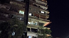 Následky leteckého úderu na obytnou budovu v dama�ské reziden�ní �tvrti Mazza,...