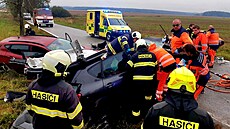 Mezi Net�chovicemi a Nuzicemi se st�etla dv� auta. �idi�ka jednoho z nich...