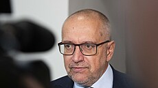 Ministr �kolství Mikulá� Bek p�ed jednáním vlády 2. �íjha 2024. Vláda se...