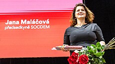 Nov zvolená pedsedkyn SOCDEM Jana Maláová na sjezdu v Hradci Králové