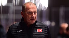 Ve st�edu ve�er Dynamo v zápase poprvé jako záskok vedl Václav Ba�ou�ek. (9....