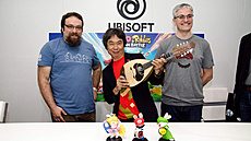 Vlevo Davide Soliani, uprost�ed Shigeru Miyamoto