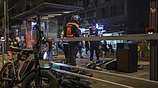 Izraelská policie a záchraná�i zasahují po st�eleckém útoku v Tel Avivu. (1....