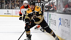 David Pastr�ák z Bostonu v zápase s Philadelphií.