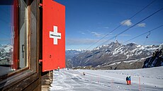 �výcarská hranice na vrcholu Testa Grigia mezi �výcarským Zermattem a italským...