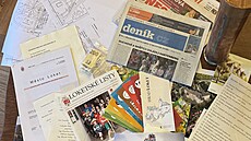 Nové �asové schránky jsou ulo�ené na vrcholku hradní v�e v makovici s bání a...