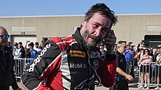 Herec Keanu Reeves debutoval v automobilovém závodu Toyota GR Cup na slavném...