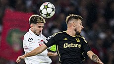 Mat�j Ryne� (vpravo) a Atakan Karazor v hlavi�kovém souboji b�hem duelu Sparty...