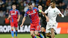 Plzeský kapitán Luká Kalvach (23) vede mí v utkání s Ludogorcem.