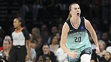 Sabrina Ionescuová (20) z New York Liberty se raduje.