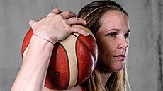 Alena Hanu�ová v dresu DSK Basketball Brandýs