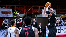 Martin Kí z Nymburka stílí na ko Promitheasu.