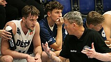 Dínský trenér Tomá Grepl radí Petru Macháovi.