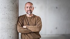 Marek Holer provozuje v Peci pod Sn�kou hotely Hv�zda, Krokus, restauraci Deli...