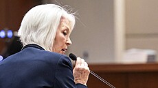 Tina Petersová, volební ú�ednice, která se sna�ila prokázat nepodlo�ená tvrzení...