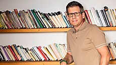 Jakub Pok vystudoval Institut mezinárodních studií IMS, Fakultu humanitárních...