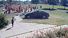 Desetiletý kluk ukradl auto a jezdil s ním po h�i�ti