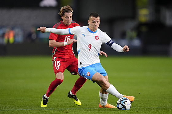 �eský úto�ník Václav Sejk (vpravo) a Charlie Savage z Walesu.