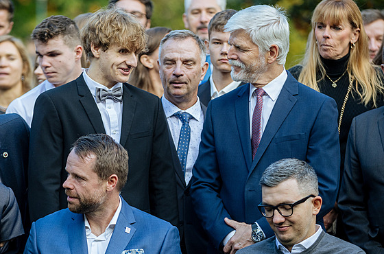 Prezident Petr Pavel s nevidomým plavcem Davidem Kratochvílem.